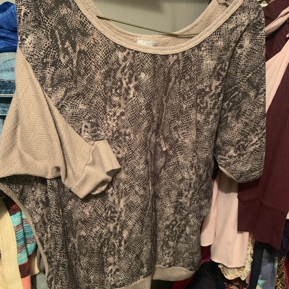 Vanity snake skin top